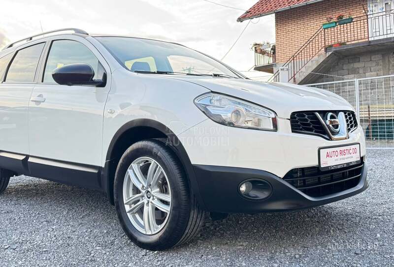 Nissan Qashqai + 2 360 KAMERA NAV. PAN0
