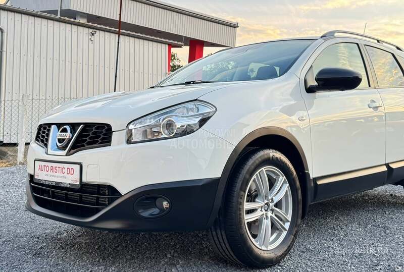 Nissan Qashqai + 2 360 KAMERA NAV. PAN0