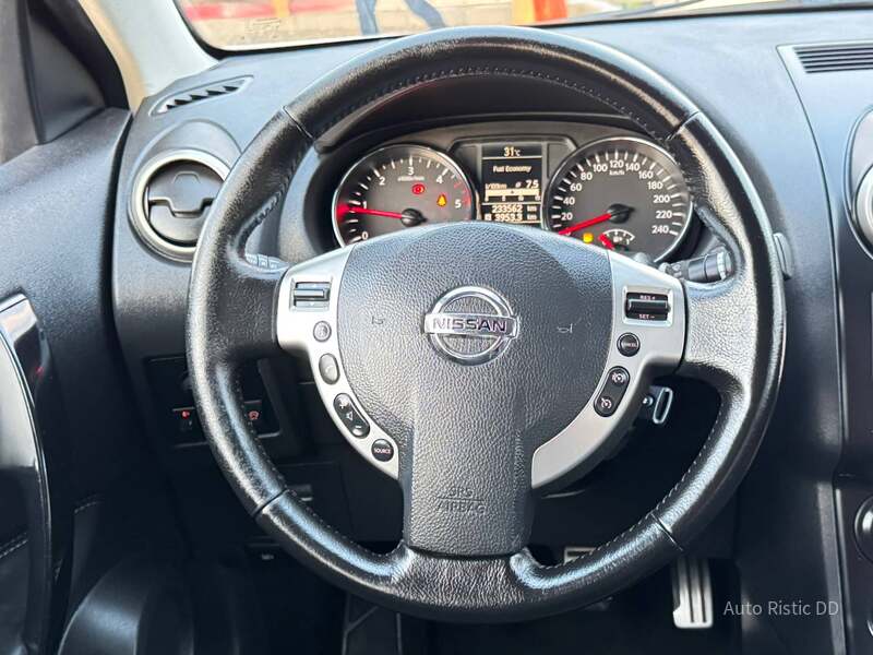 Nissan Qashqai + 2 360 KAMERA NAV. PAN0