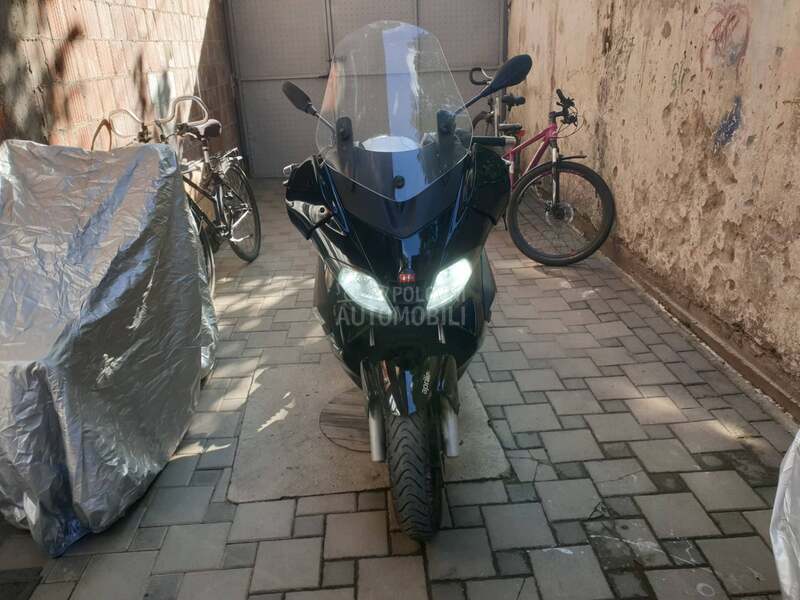 Aprilia sr max 300