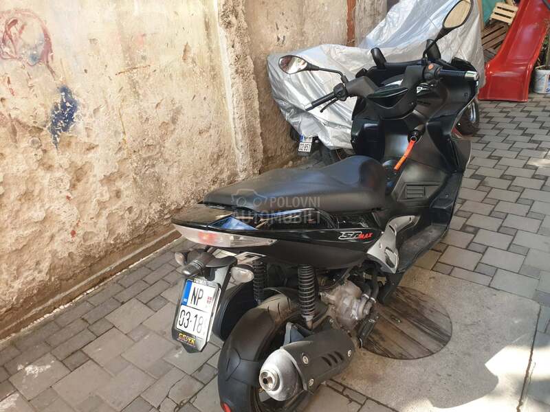 Aprilia sr max 300