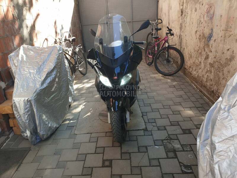 Aprilia sr max 300