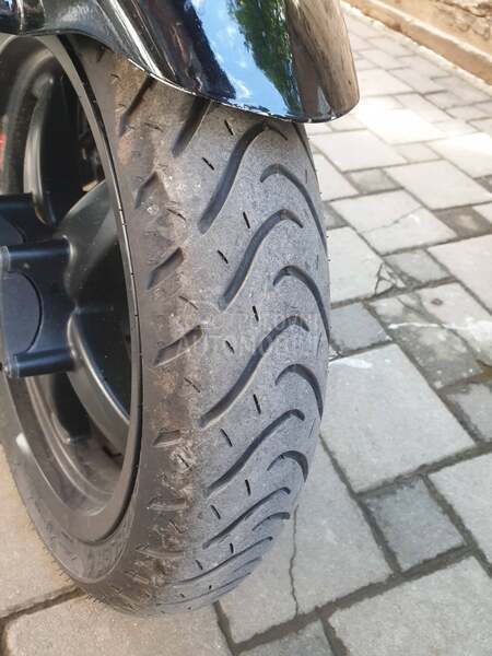 Aprilia sr max 300