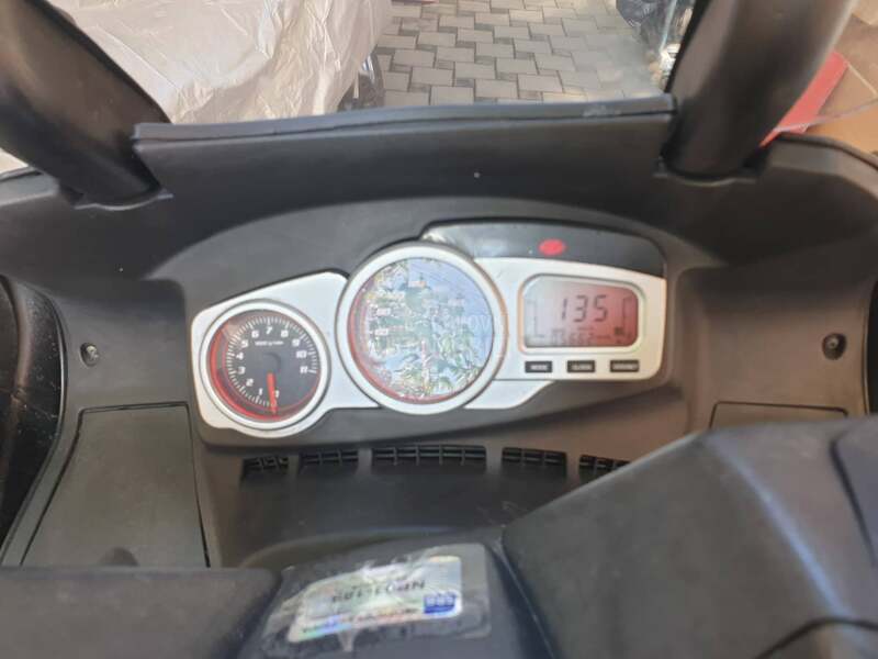 Aprilia sr max 300