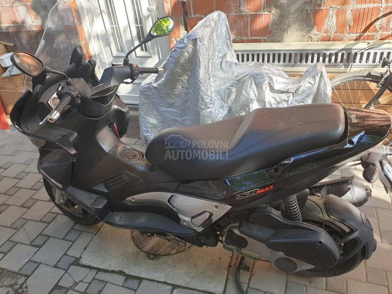Aprilia sr max 300