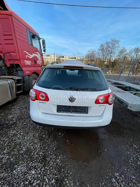 Volkswagen Passat B6 -  kompletan auto u delovima