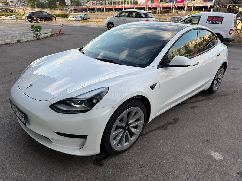 Tesla Model 3 nov model