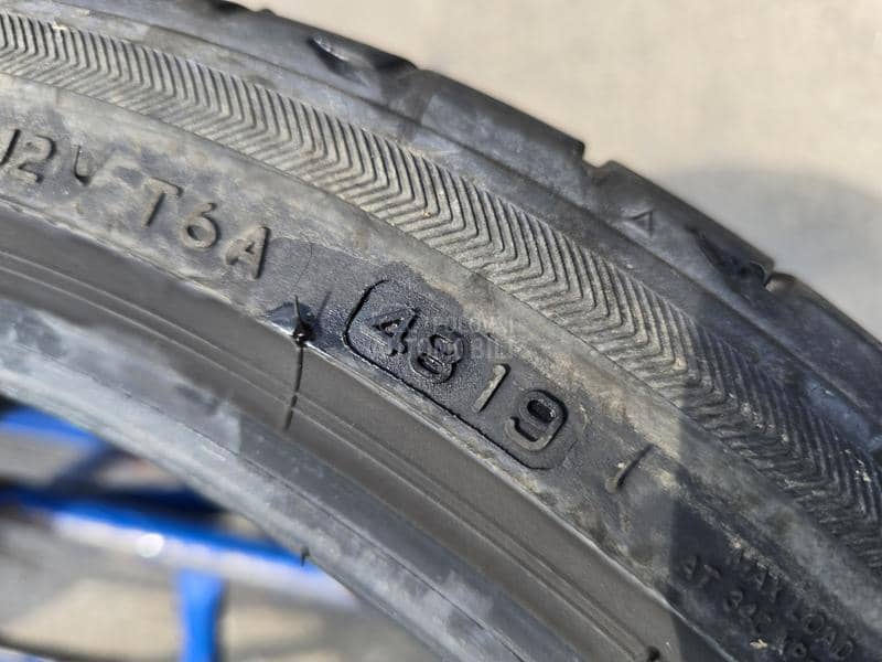 Bridgestone 225/40 R19 Letnja