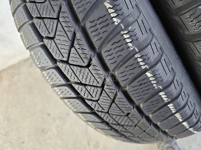 Pirelli 205/60 R17 Zimska
