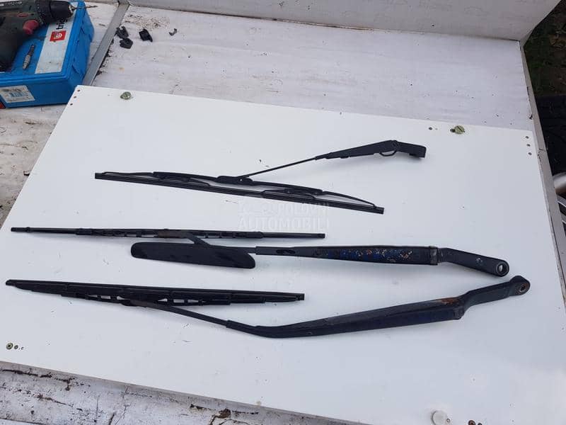 METLICE BRISAČA SA NOSAČIMA