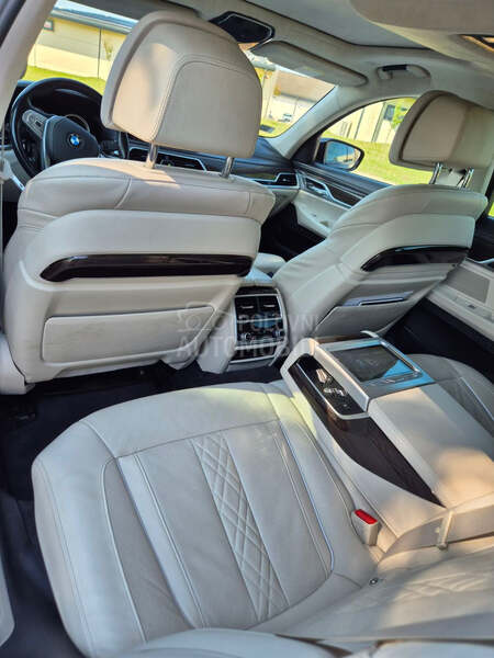 BMW 750 