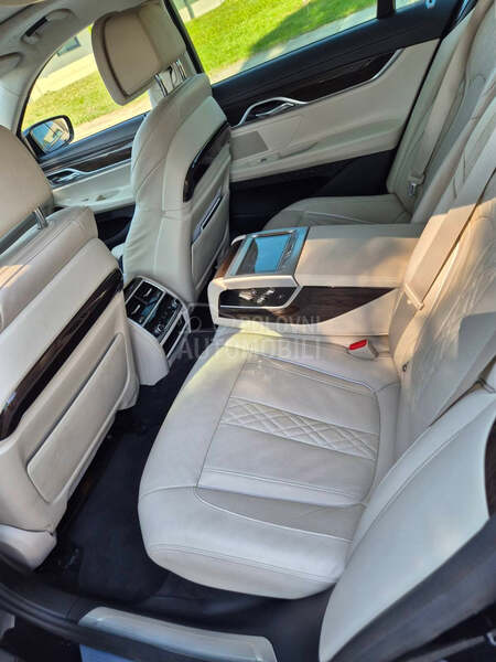 BMW 750 