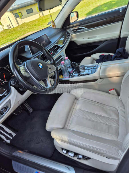 BMW 750 