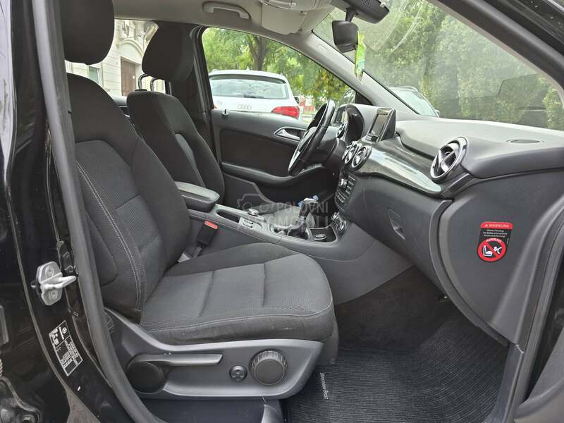 Mercedes Benz B 180 