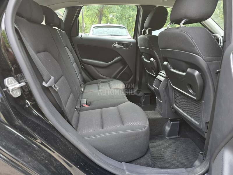 Mercedes Benz B 180 