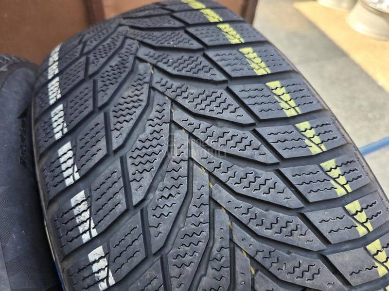 Nexen 235/60 R18 Zimska