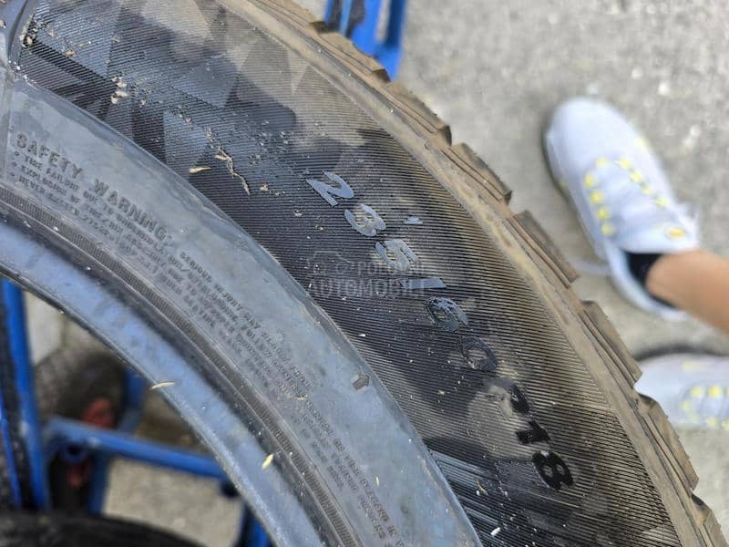 Nexen 235/60 R18 Zimska