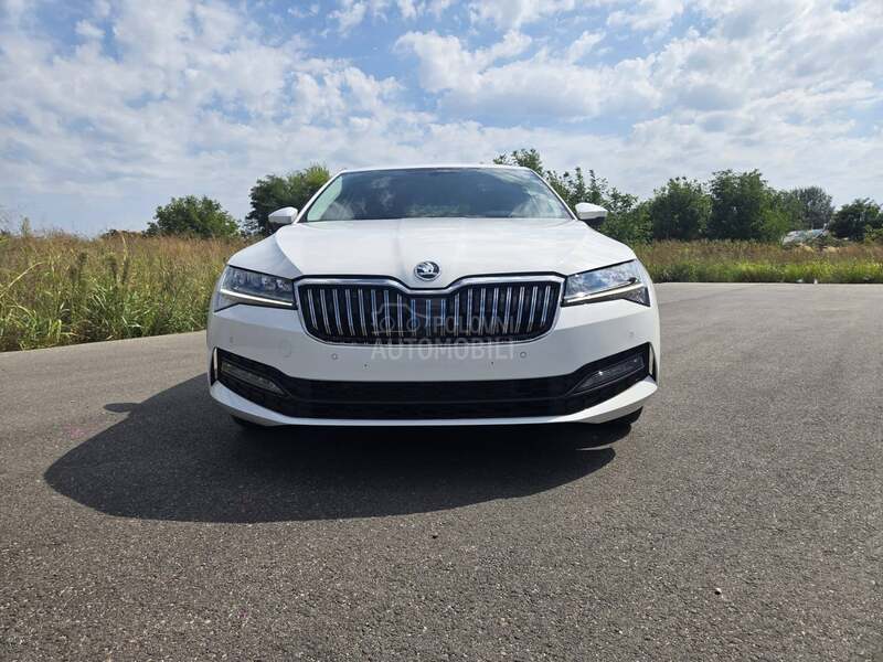 Škoda Superb 2.0 led