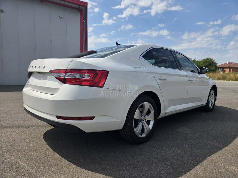 Škoda Superb 2.0 led