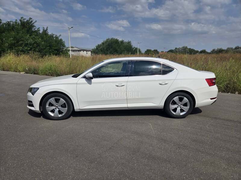 Škoda Superb 2.0 led