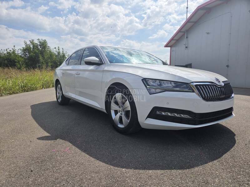 Škoda Superb 2.0 led