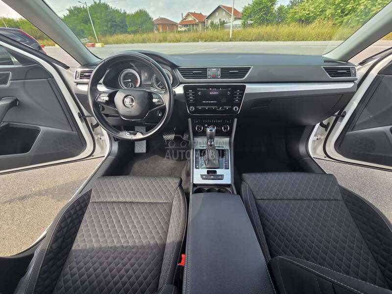 Škoda Superb 2.0 led
