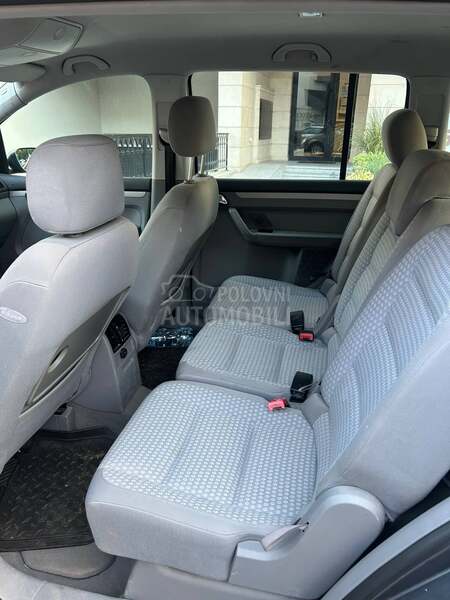 Volkswagen Touran 2.0 tdi 7 sed