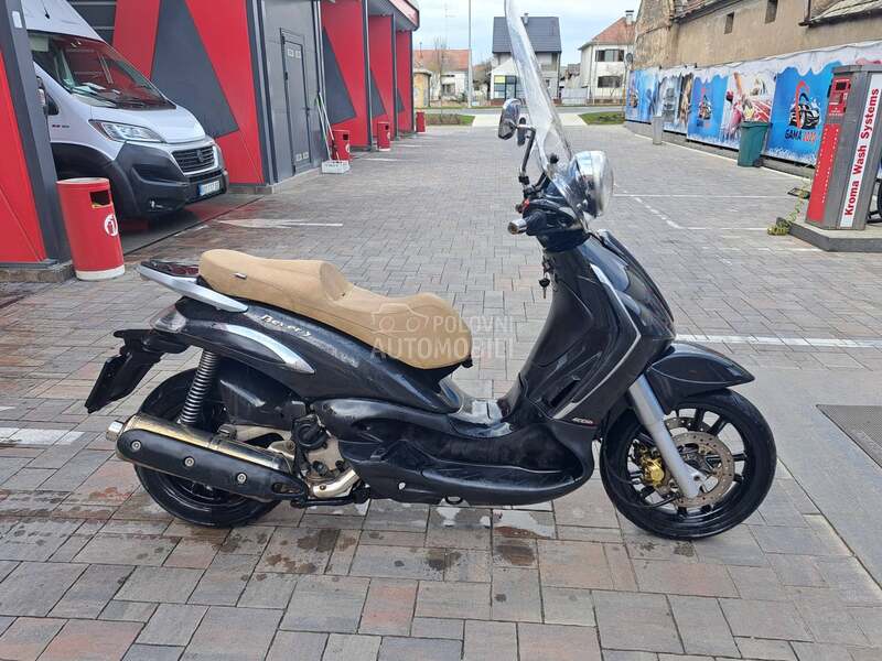 Piaggio Beverly 400 tourer