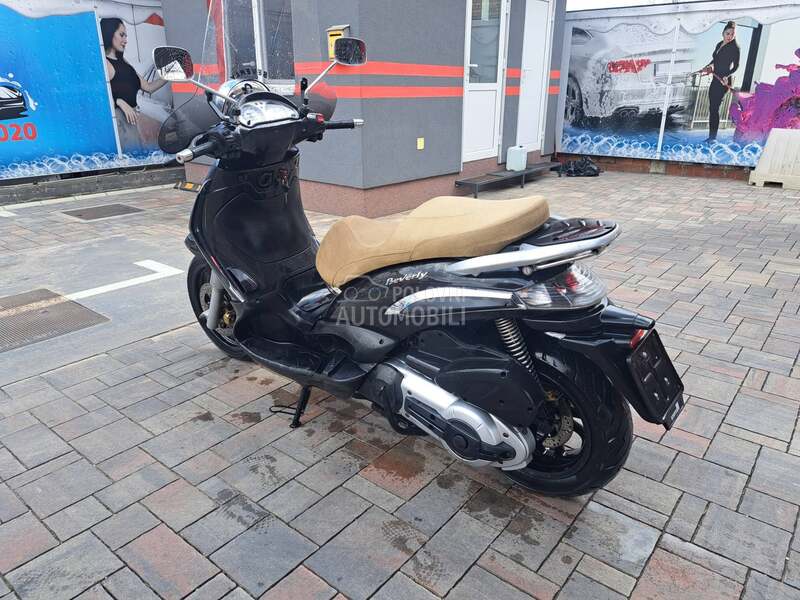 Piaggio Beverly 400 tourer