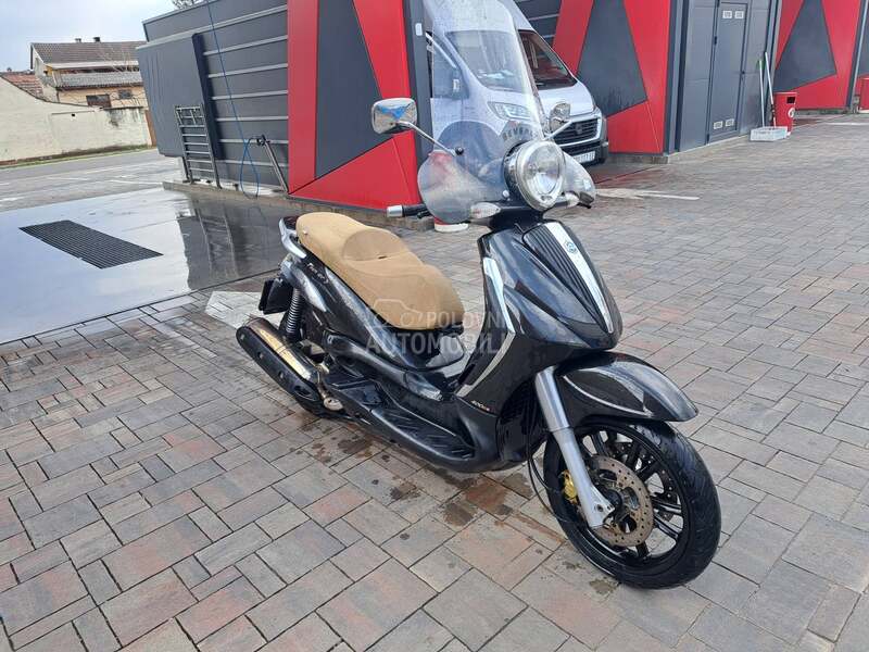 Piaggio Beverly 400 tourer