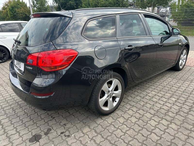 Opel Astra J 12 2011. god. -  kompletan auto u delovima
