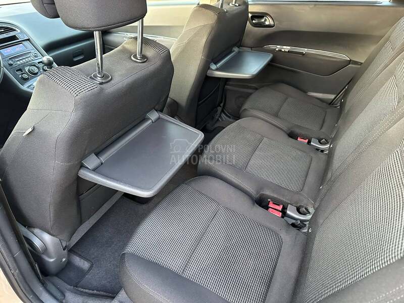 Peugeot 5008 1.6 E-HDI ACTIVE