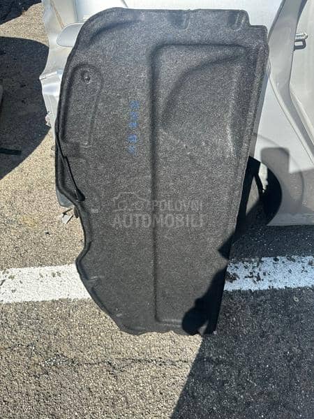 polica gepeka Pežo 208 5v