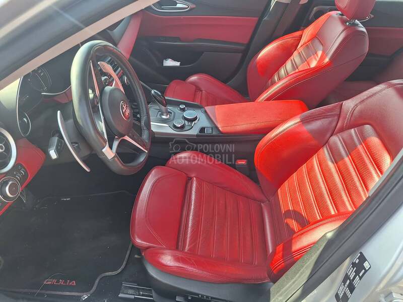 Alfa Romeo Giulia VELOCE