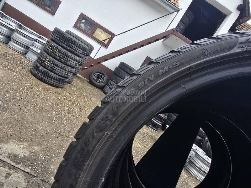 Pirelli 235/35 R19 Zimska