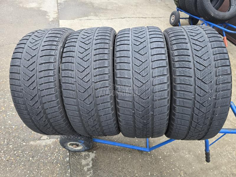 Pirelli 235/35 R19 Zimska