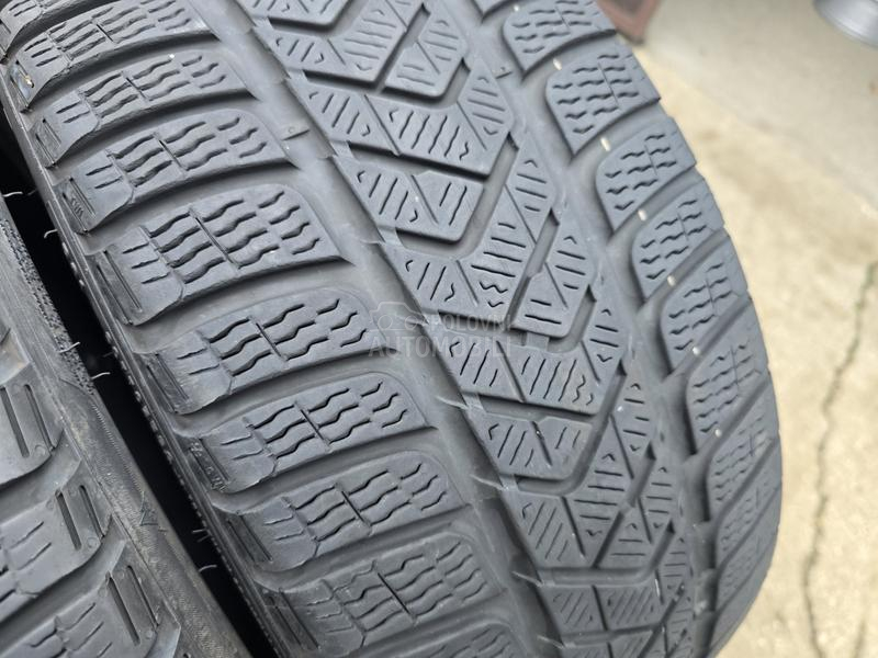 Pirelli 235/35 R19 Zimska
