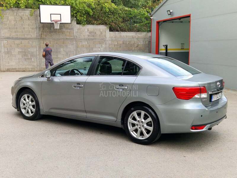 Toyota Avensis 2.0 VVT-i  FABRIKA