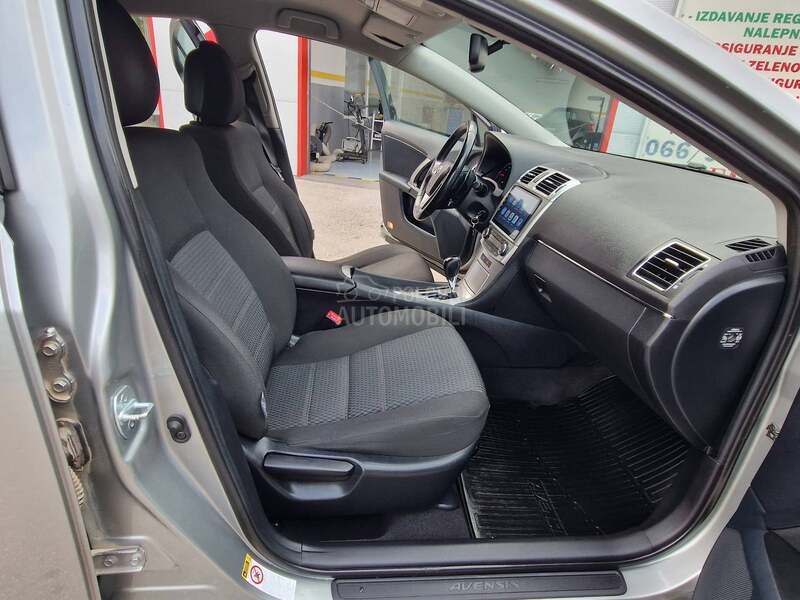 Toyota Avensis 2.0 VVT-i  FABRIKA