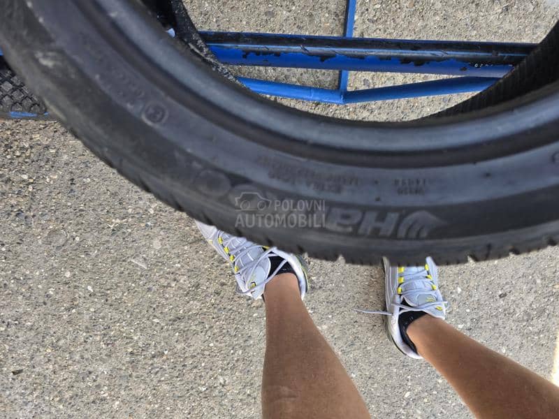 Hankook 215/45 R16 Zimska