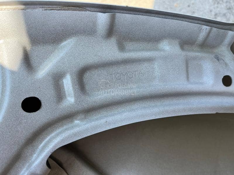 HighLander Prednje Desno Krilo