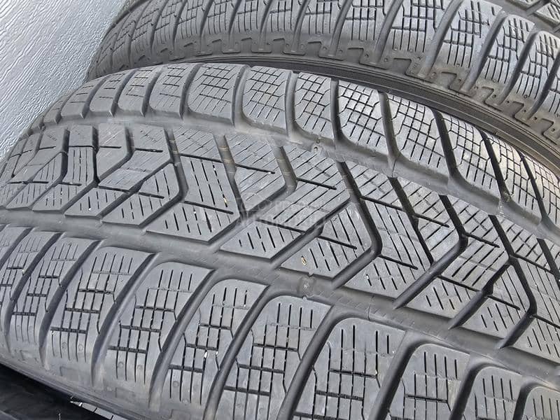 Pirelli 235/60 R18 Zimska