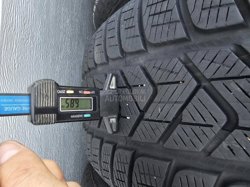 Pirelli 235/60 R18 Zimska