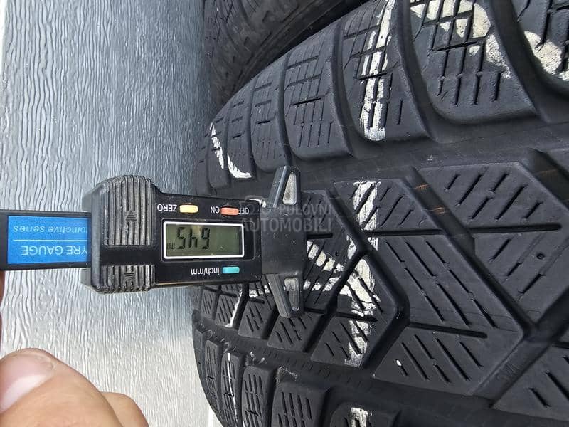 Pirelli 235/60 R18 Zimska