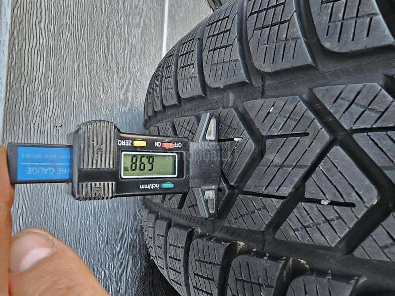 Pirelli 235/60 R18 Zimska