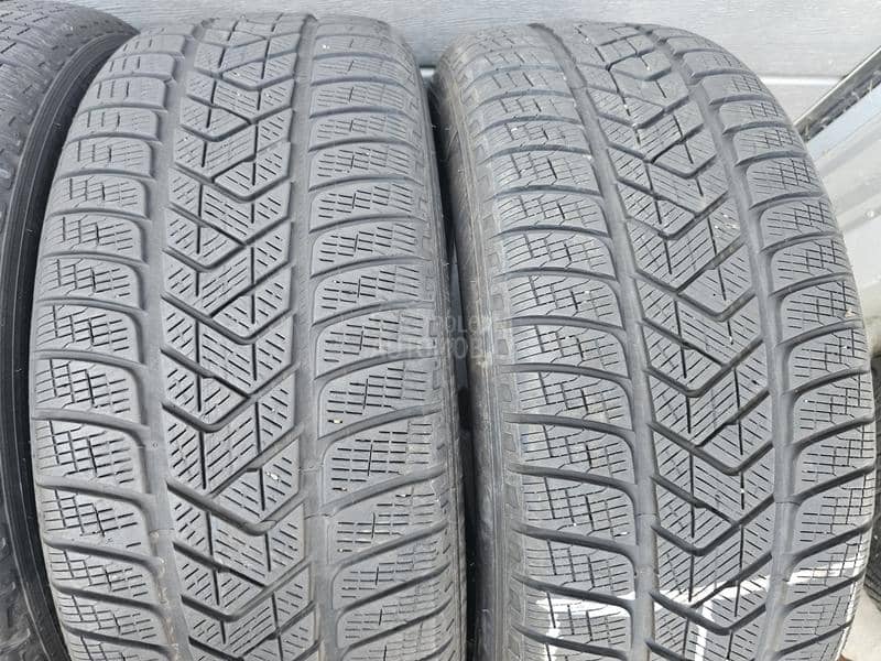 Pirelli 235/60 R18 Zimska