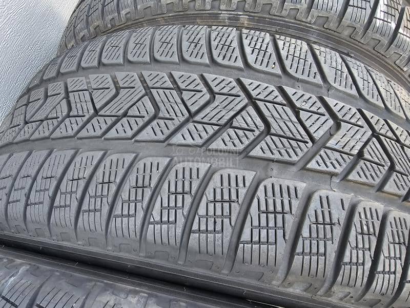 Pirelli 235/60 R18 Zimska