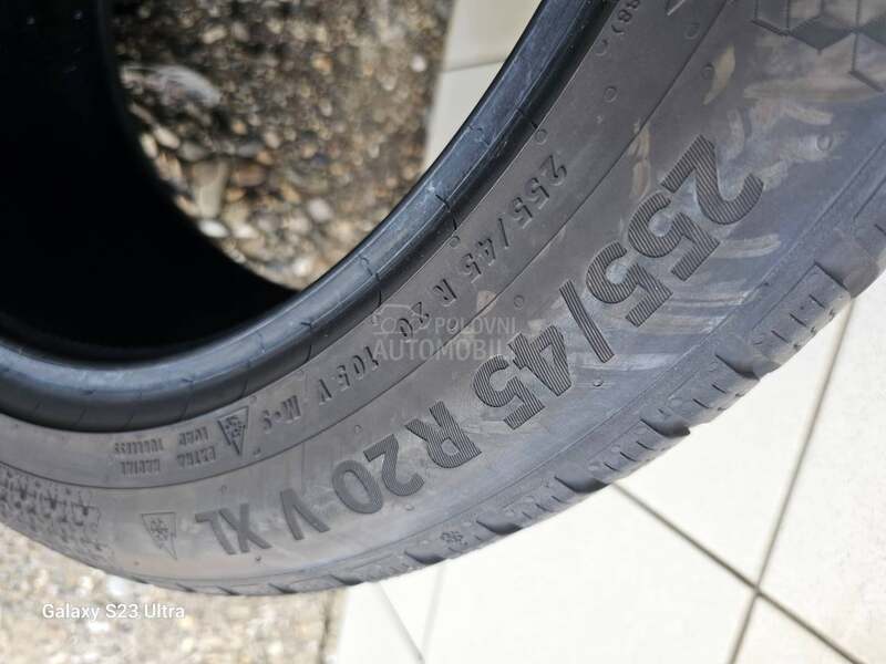 Continental 255/45 R20 Zimska