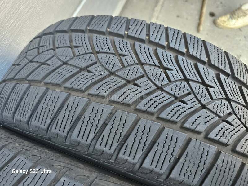 Goodyear 215/55 R18 Zimska