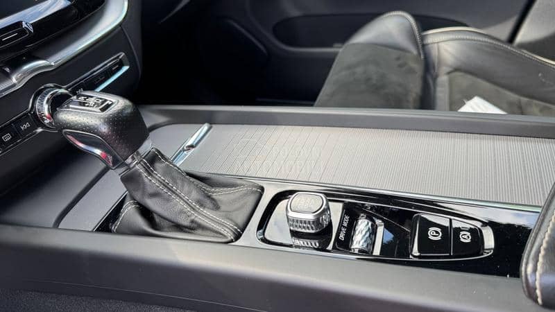 Volvo XC60 R desing 4x4 190hp